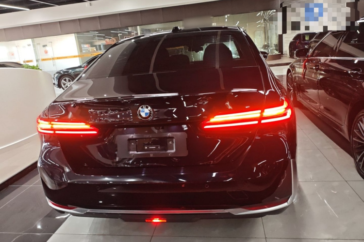 宝马5系 2024款 530Li 领先型 豪华套装车身外观6