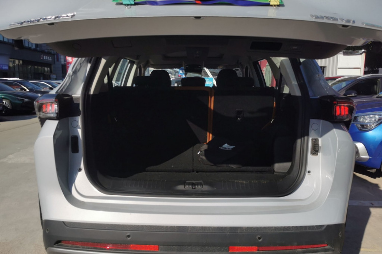 捷途山海L7 2024款 1.5T 120km ULTRA 7座机舱底盘23