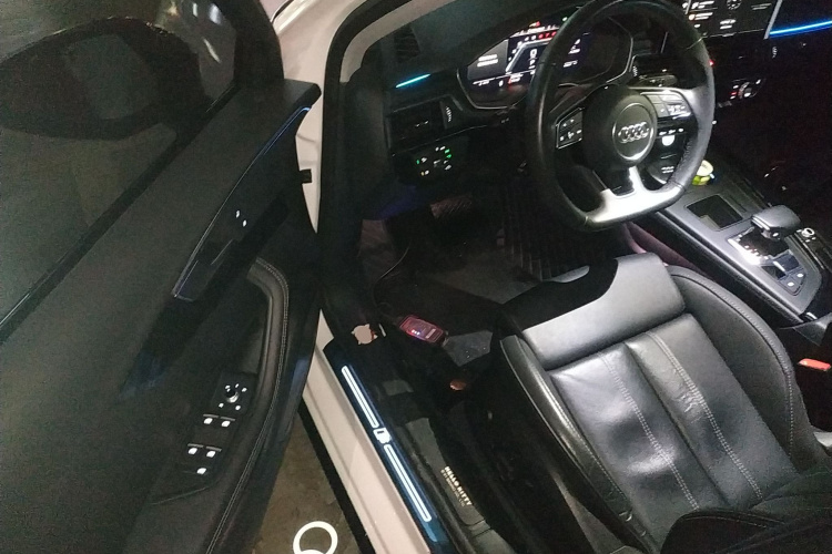 奥迪A4L 2022款 40 TFSI 豪华动感型中控内饰20