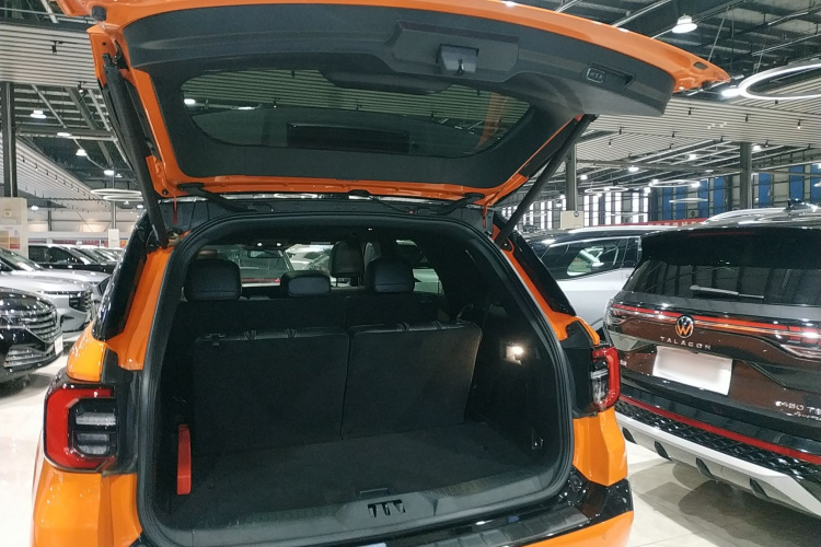 福特 探险者 2024款 2.3T EcoBoost 昆仑巅峰版 7座机舱底盘23