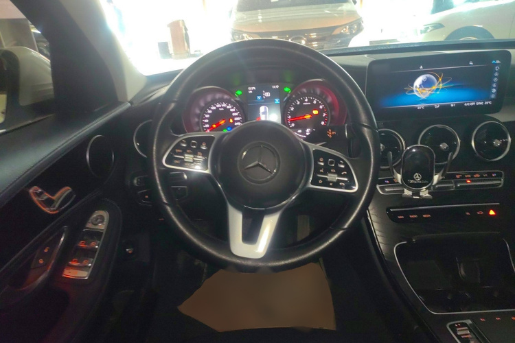 奔驰C级 2019款 C 180 L 时尚型运动版中控内饰13