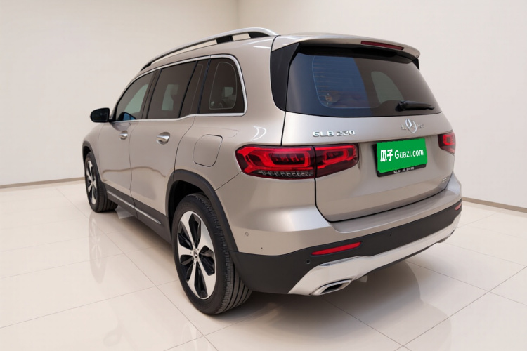 奔驰GLB 2023款 GLB 220 时尚型车身外观5