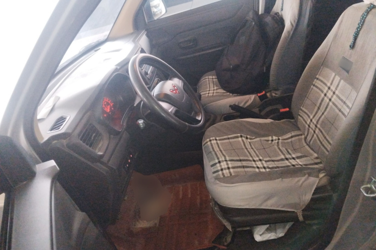 五菱汽车 五菱宏光V 2022款 1.5L劲取版电动助力LAR中控内饰19