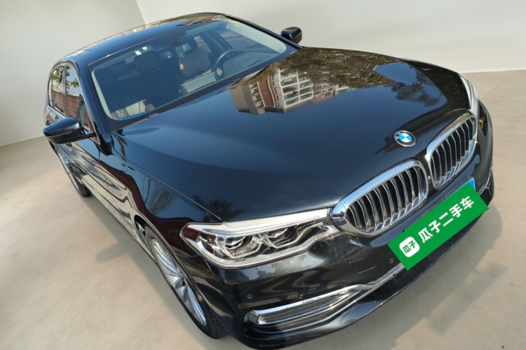 宝马5系 2019款 改款 530Li 尊享型 豪华套装车身外观3