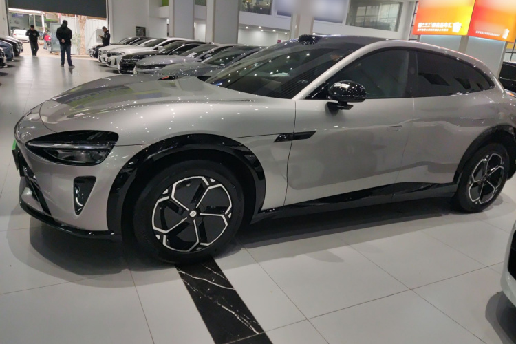 小米汽车 小米YU7 2025款 超长续航后驱版车身外观4