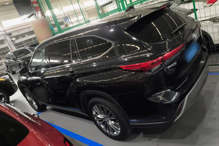 丰田 汉兰达 2023款 2.5L智能电混双擎两驱尊贵版 7座车身外观4