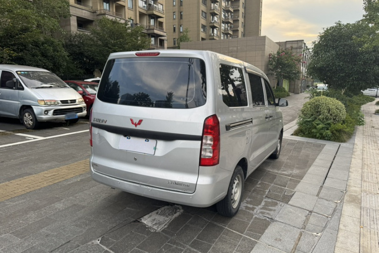 五菱汽车 五菱宏光V 2022款 1.5L劲取版电动助力LAR车身外观6003
