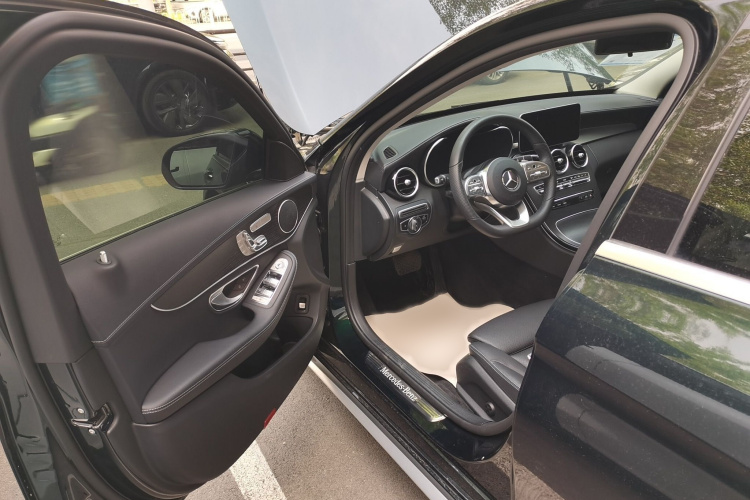 奔驰C级 2021款 C 260 L 运动版中控内饰7003