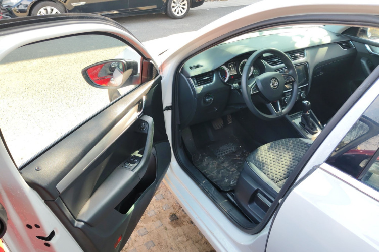 斯柯达 明锐 2019款 TSI280 DSG智行豪华版 国V中控内饰7003