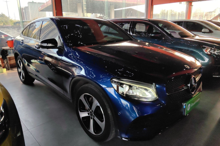 奔驰GLC轿跑 2019款 改款 GLC 200 4MATIC 轿跑SUV车身外观3