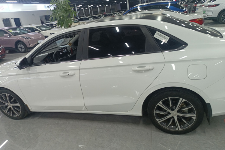 吉利汽车 帝豪 2022款 第4代 1.5L CVT尊贵型车身外观4