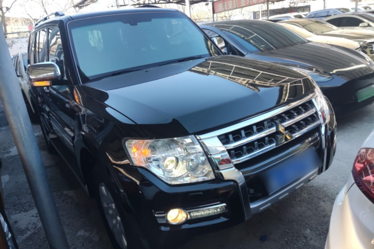 三菱 帕杰罗(进口) 2016款 3.0L 自动尊贵版 国V车身外观6002