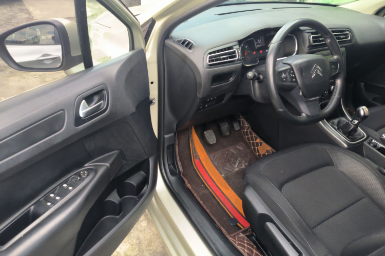 雪铁龙 C4世嘉 2018款 1.6L 手动豪华型中控内饰20