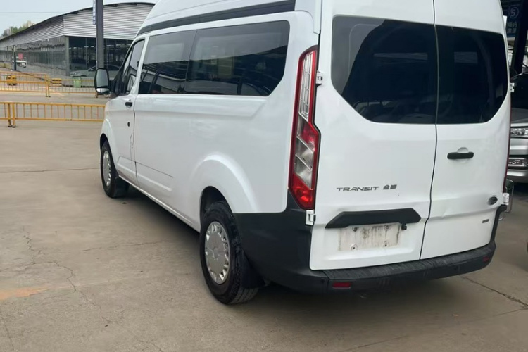 福特 全顺 2017款 2.0T汽油多功能商用车中轴中顶国V车身外观6004