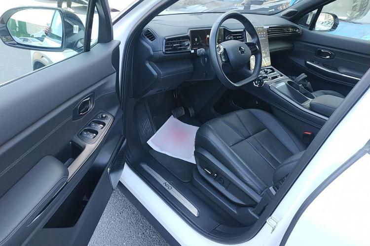 蔚来ES8 2022款 100kWh 七座版中控内饰7003