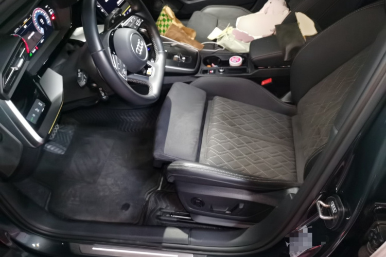 奥迪A3 2024款 A3L Limousine 35 TFSI RS套件燃速型中控内饰19