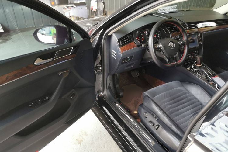 大众 迈腾 2017款 330TSI DSG 尊贵型中控内饰7003