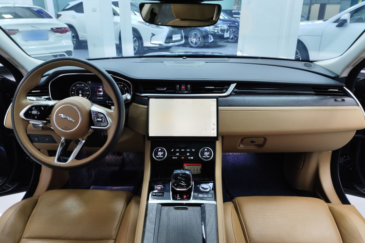 捷豹XFL 2021款 XFL 2.0T P250 两驱尊享豪华版中控内饰7005