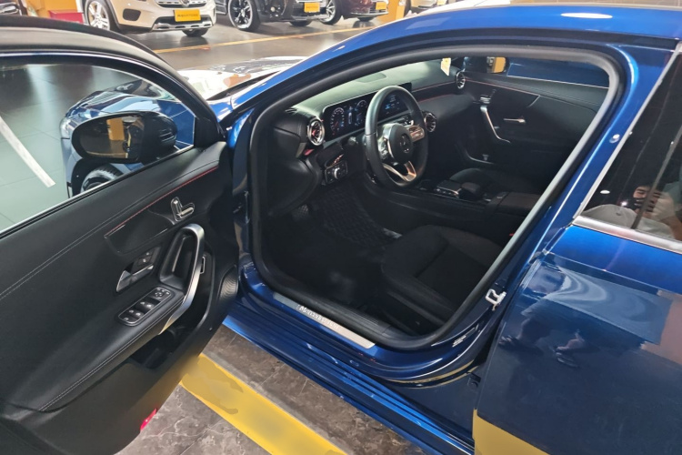 奔驰A级 2021款 A 200 L 运动轿车时尚型中控内饰20