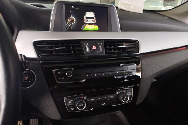 宝马X1 2016款 sDrive18Li 时尚型中控内饰16