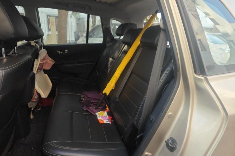 雷诺 科雷傲(进口) 2014款 改款 2.0L 两驱标准版中控内饰21