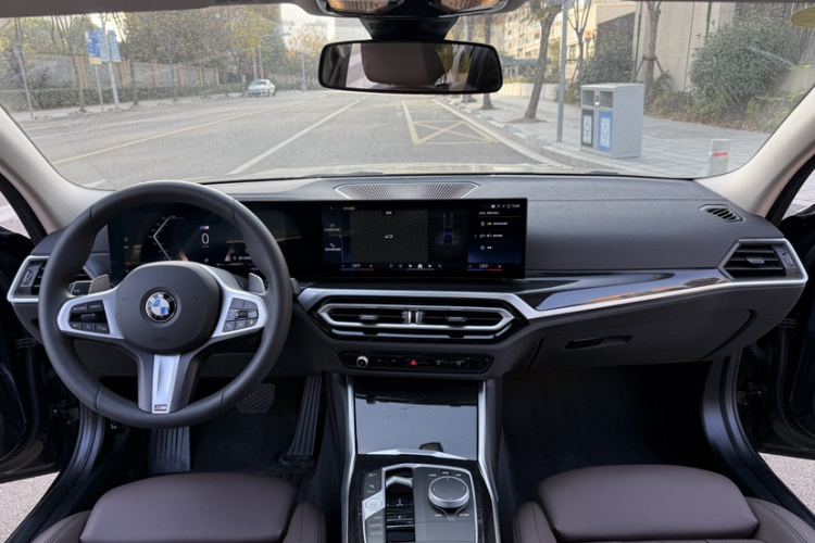宝马3系 2024款 325Li M运动套装中控内饰7002