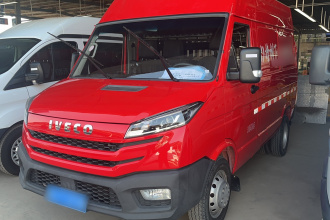 依维柯得意 2023款 2.8T V35厢式运输车短轴中顶双胎侧拉门2-3座