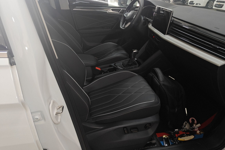 大众 途观L 2025款 出众款 330TSI 自动两驱R-Line龙耀版局部细节41