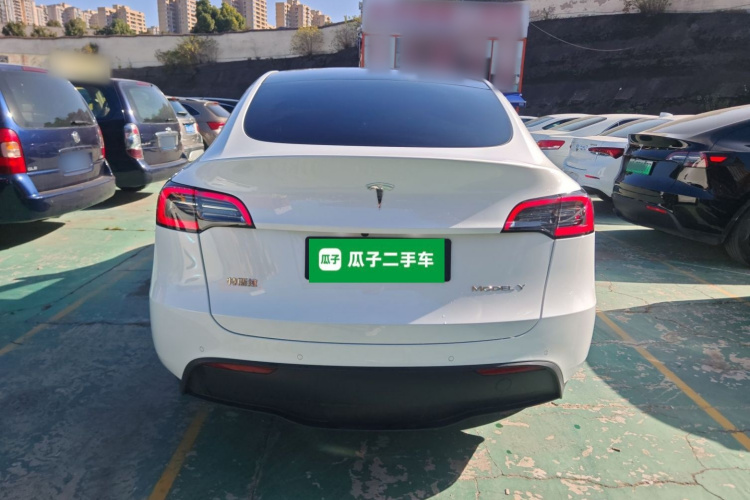 特斯拉 Model Y 2023款 后轮驱动版车身外观6