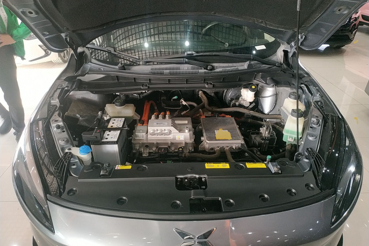 小鹏G3 2020款 460i 悦享版机舱底盘24