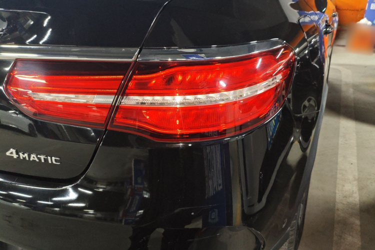 奔驰GLE轿跑 2018款 GLE 320 4MATIC 轿跑SUV车身外观9