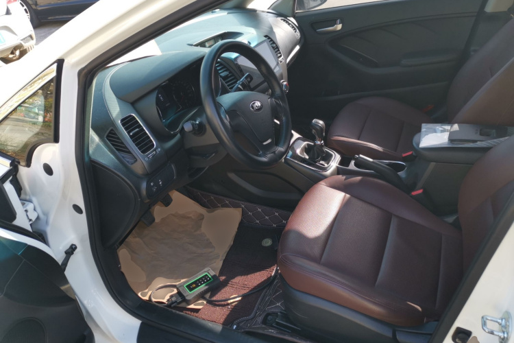 起亚K3 2016款 1.6L 手动GL中控内饰20