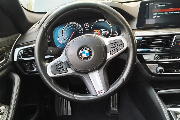 宝马5系 2018款 525Li M运动套装中控内饰13