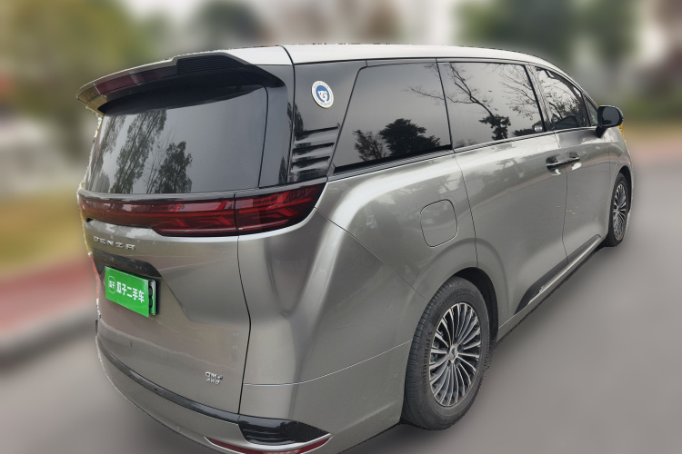 腾势D9 2022款 DM-i 970 四驱旗舰型车身外观7