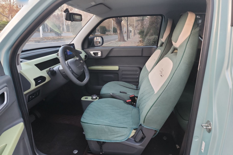 吉利银河 2024款 熊猫mini 200km 耐力熊中控内饰7002