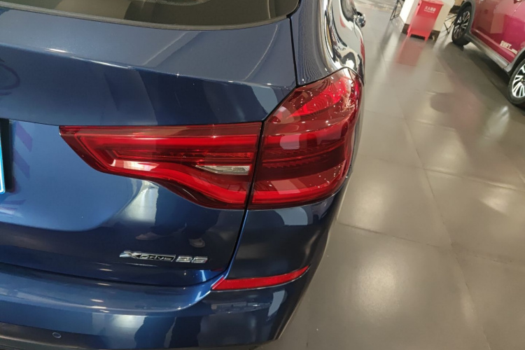 宝马X3 2020款  xDrive28i M运动套装车身外观9