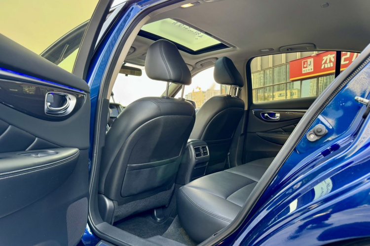 英菲尼迪Q50L 2018款 2.0T 舒适版 国VI中控内饰7007