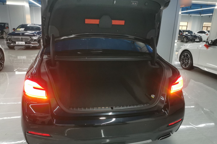 宝马5系 2023款 改款 530Li 领先型 M运动套装局部细节23