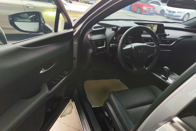 雷克萨斯UX新能源 2020款 300e 纯·悦版中控内饰7003