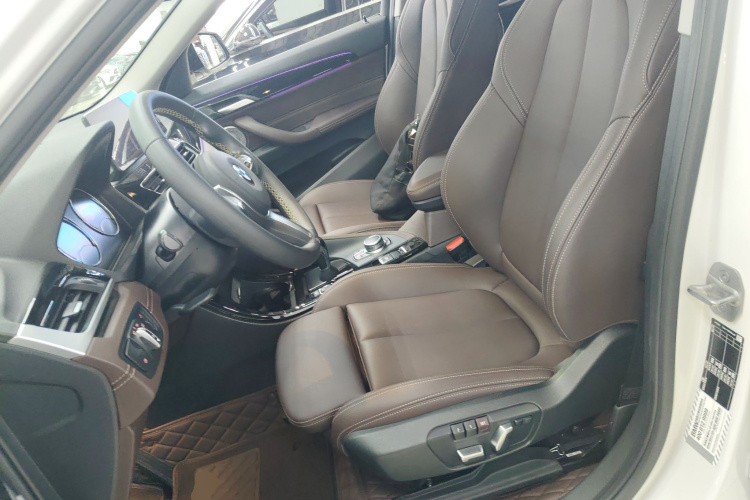 宝马X2 2023款 sDrive25i M越野套装中控内饰19