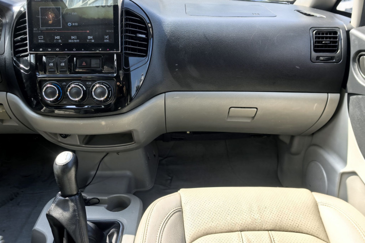 东风风行 菱智 2016款 M3 1.6L 7座豪华型 国IV中控内饰7014