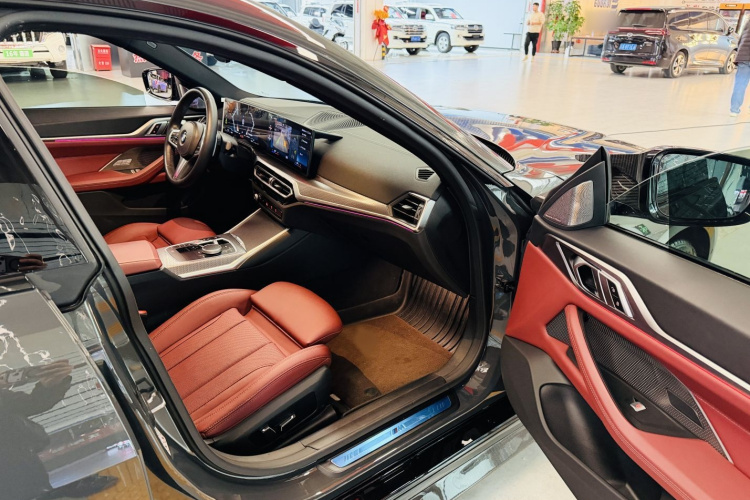 宝马4系 2023款 425i Gran Coupe M运动曜夜套装中控内饰7005