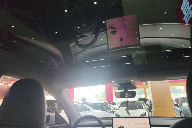 特斯拉 Model Y 2023款 长续航全轮驱动版中控内饰22