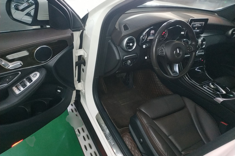 奔驰GLC 2018款 改款 GLC 260 4MATIC 动感型中控内饰20