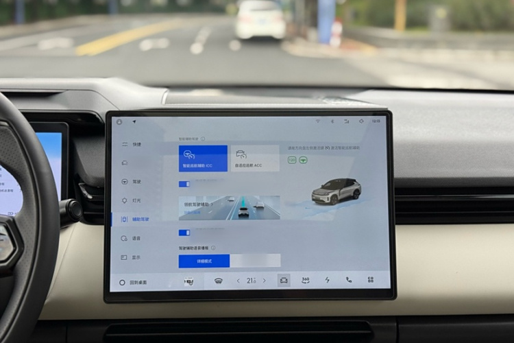 领克08 EM-P 2023款 220km 四驱性能Halo局部细节16