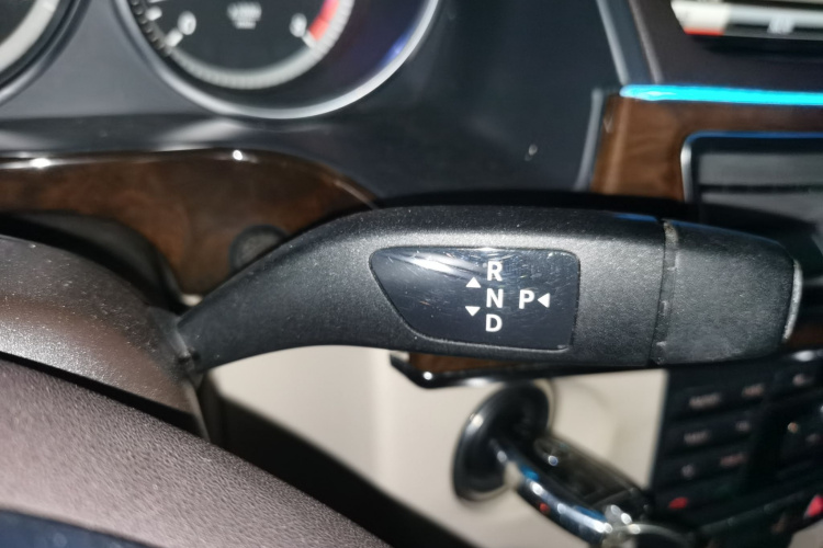 奔驰E级 2014款 E 260 L 豪华型局部细节18