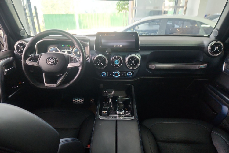 北京BJ40 2018款 PLUS 2.0T 自动四驱城市猎人版中控内饰12