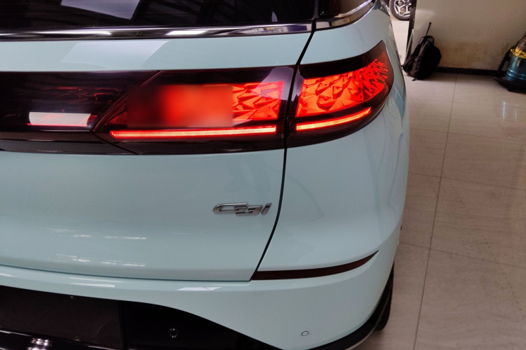 小鹏G3 2021款 G3i 460N车身外观9