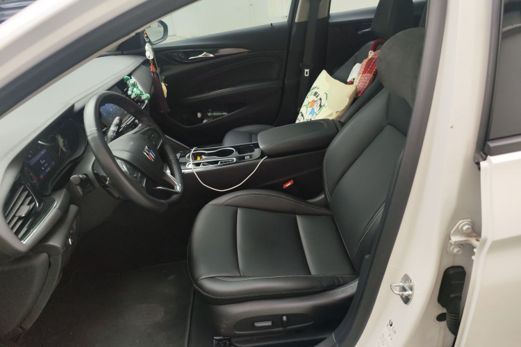 别克 君威 2024款 25T 超享版中控内饰19