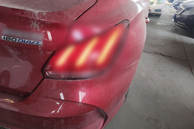 名爵 MG5 2022款 180DVVT CVT青春豪华版车身外观9